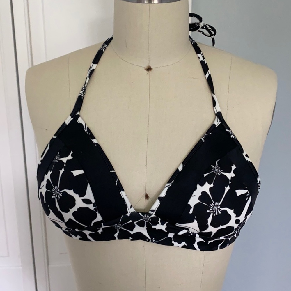Adore Me black & white floral bikini top